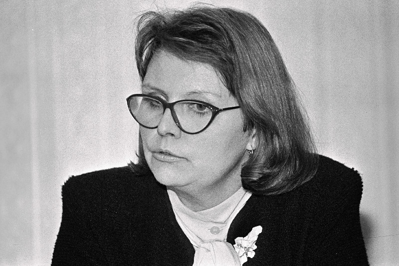 Oviir, Siiri - jurist, Riigikogu keskfraktsiooni liige.