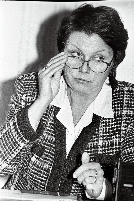 Oviir, Siiri - jurist, Riigikogu keskfraktsiooni liige.