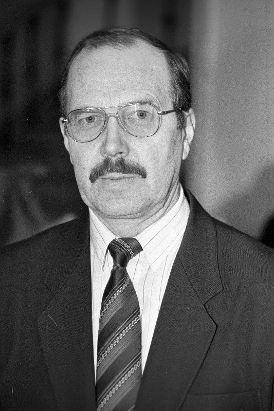 Truu, Elmar - Riigikogu  Pensionäride ja Perede Liidu fraktsiooni liige.