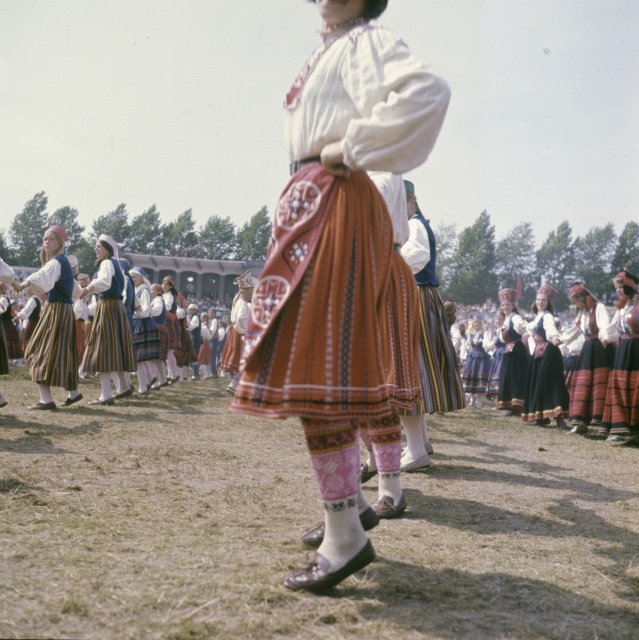 Üldtantsupidu. Tantsijad tantsimas.