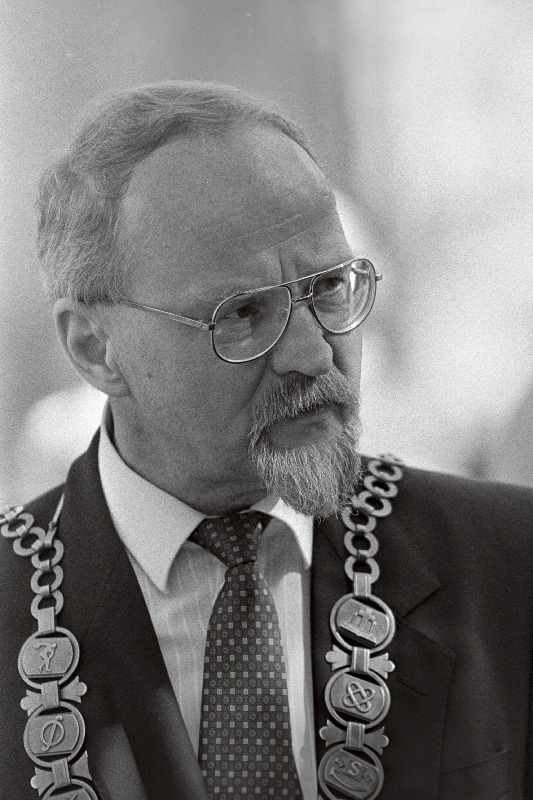 Tulviste, Peeter -Tartu Ülikooli rektor, professor.