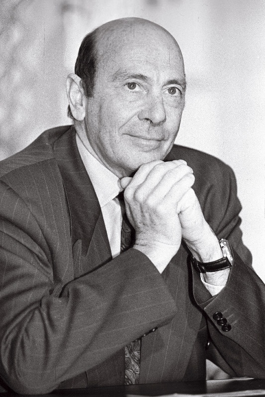 Wörner, Manfred - Põhja-Atlandi Lepingu Organisatsiooni (NATO) peasekretär.