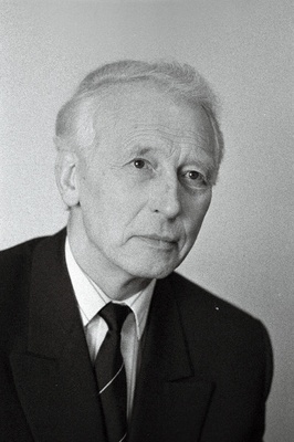 Üksvärav, Raoul - majandusdoktor, professor, Riigikogu fraktsiooni Koonderakonna Ühendus liige.  similar photo