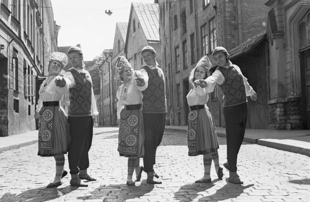 S. Kirovi nimeline näidiskalurikolhoosi ansamblid.