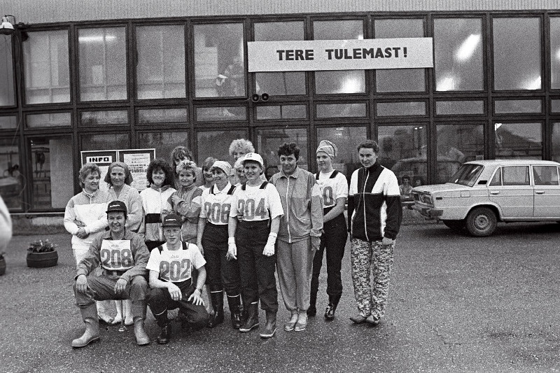 XX vabariiklike lüpsivõistluste raames toimunud Eesti - Soome maavõistlus. Eesti ja Soome võistkond.