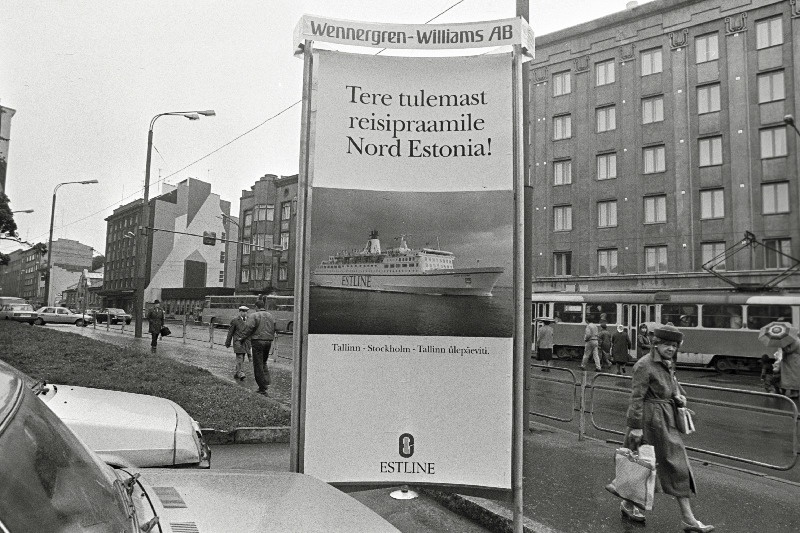 Reklaamitulbad Pärnu maanteel.
