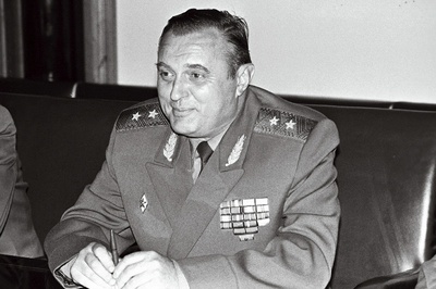 Balti sõjaväeringkonna ülem Valeri Mironov.  similar photo