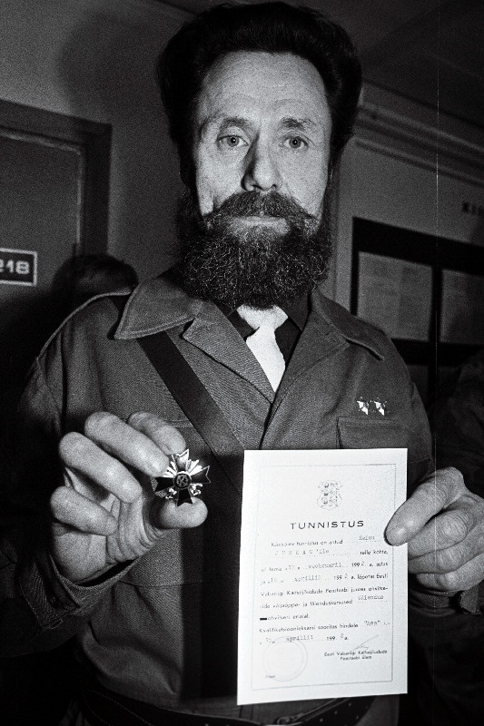 Kaitsejõudude Peastaabi juures korraldatud Kaitseliidu ohvitseride väljaõppe I kursuse lõpetanu Heinu  Juhkam.