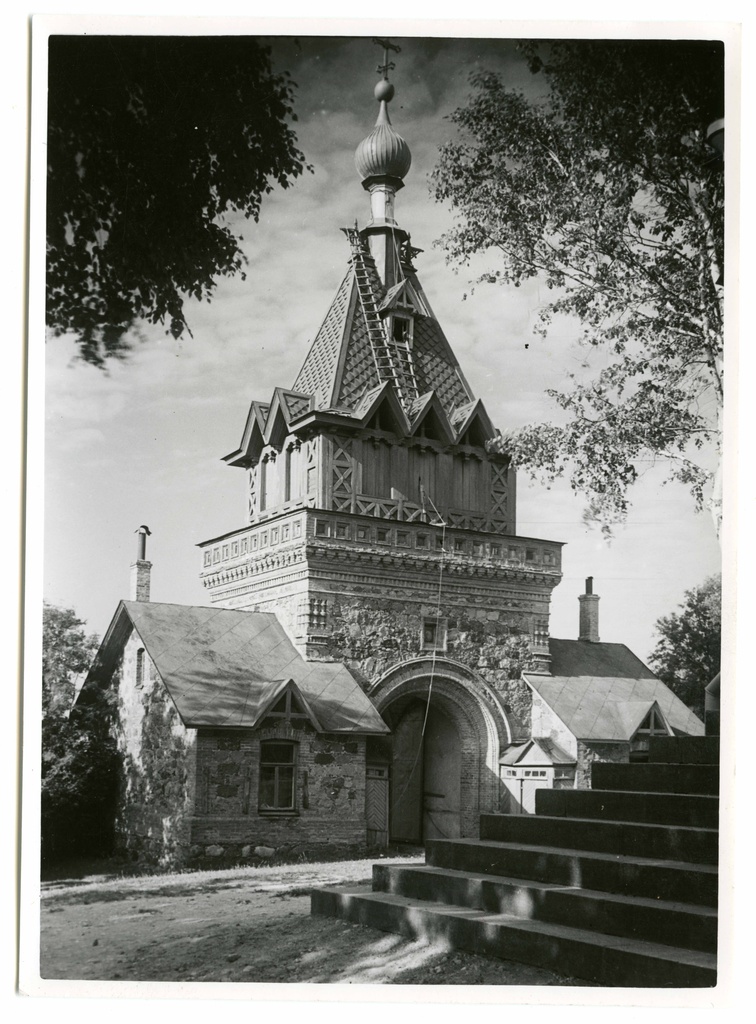 Kuremäe (Pühtitsa) Outdoor view of the gates building of the Uspensky women's monastery