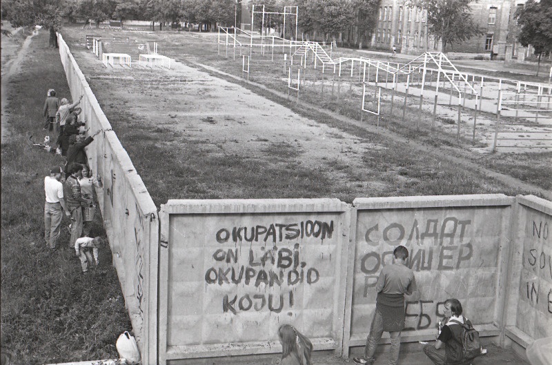 Pikett endises Nõukogude Armee sõjaväeosas Tondil.