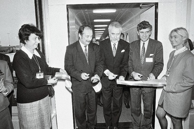 Teede- ja sideminister Andi Meister (vasakult 3.) ja Estonian Air´i peadirektor Anti Oidsalu (2.) avavad lennufirma Estonian Air lennuliini Tallinn-Amsterdam.  duplicate photo