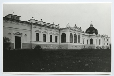 Raadi manor building  duplicate photo