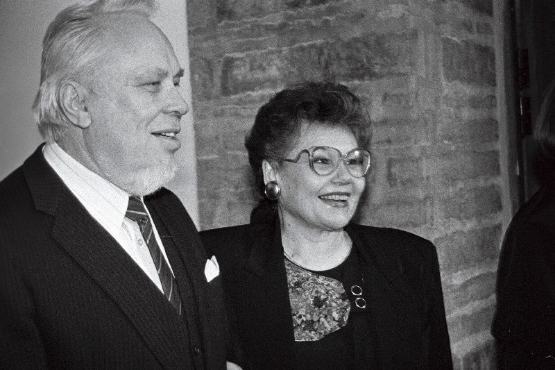 Dirigent Peeter Saul koos abikaasa laulja Heli Läätsega Eesti Rahvusraamatukogus Georg Otsa CD-plaadi esitlusel.