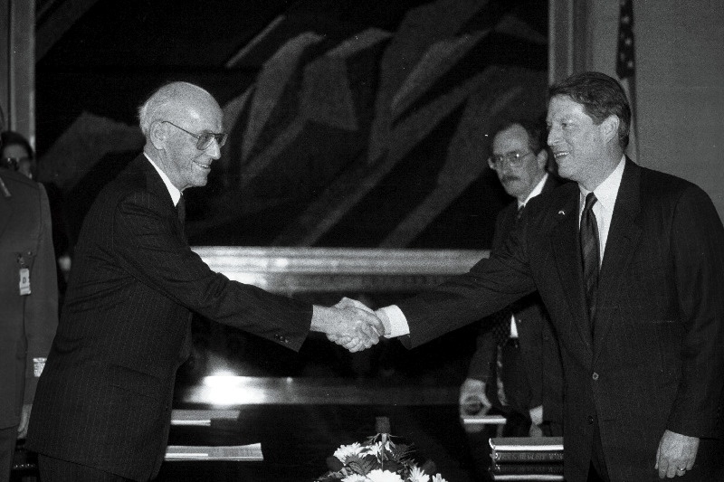 USA asepresident Al Gore (paremal) Eesti Vabariigi presidendi Lennart Meri  vastuvõtul.