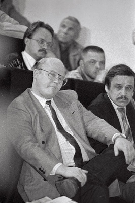Justiitsminister Urmas Arumäe (vasakul) Isamaa suurkogul. Üleval vasakul ärimees ja poliitik Tiit Pruuli.  duplicate photo