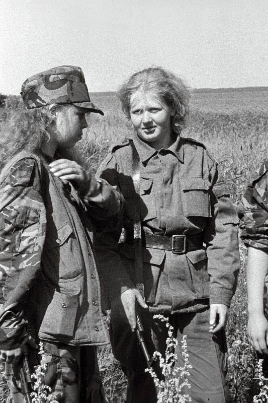 Naiskodukaitsjad Läänemaa Vabatahtlikus Jäägrikompaniis Pullapääl.