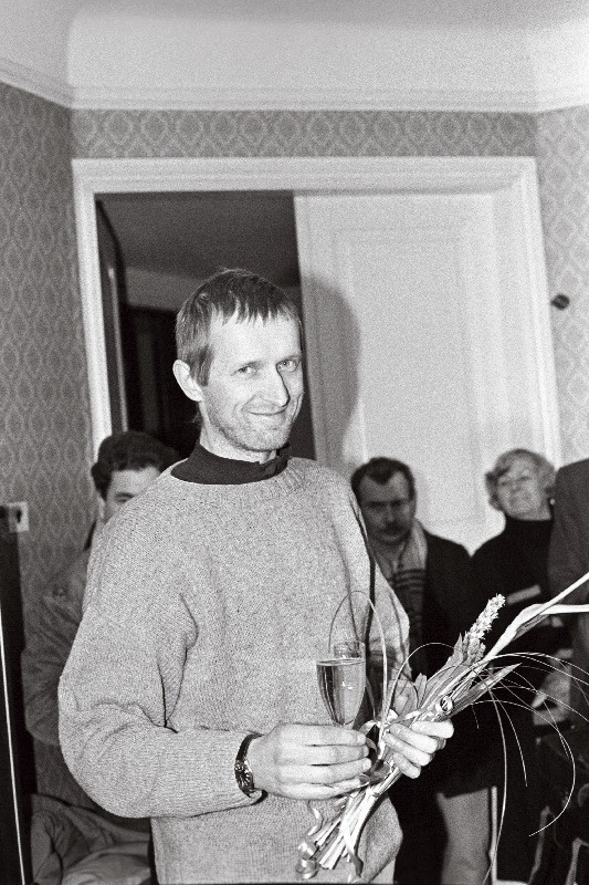 1993. aasta parima mängufilmi aastapreemia saanud režissöör Sulev Keedus filmi "In paradisum" eest.