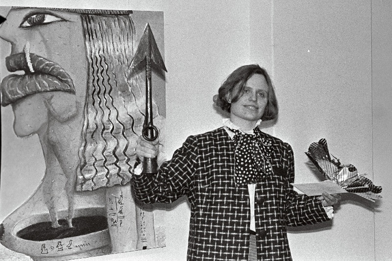 Kunstnik Ly Lestberg oma maalinäituse avamisel galeriis Vaal.