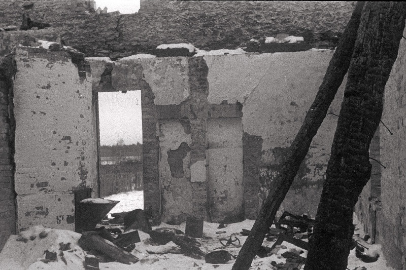 Purukspommitatud Põltsamaa sae- ja jahuveski Torniveski villaketruse osakonna varemed Põltsamaa jõe ääres.