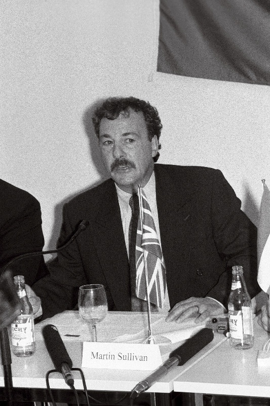 Paldiski rahvusvahelise TV-projekti programmi direktor Martin Sullivan pressikonverentsil.