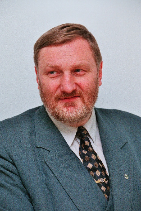 Anton, Olav - Riigikogu keskfraktsiooni liige.