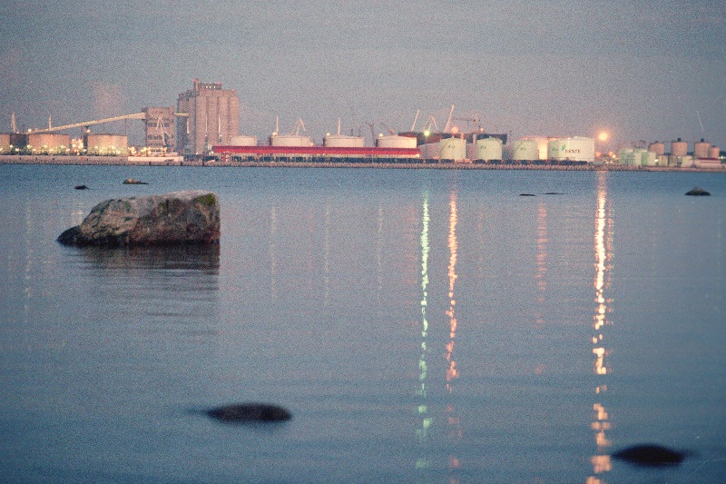 Vaade Muuga sadama naftaterminaalile.