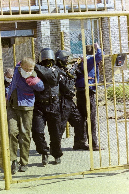 Vanglarahutuste mahasurumise näitlik operatsioon Ämari vanglas.