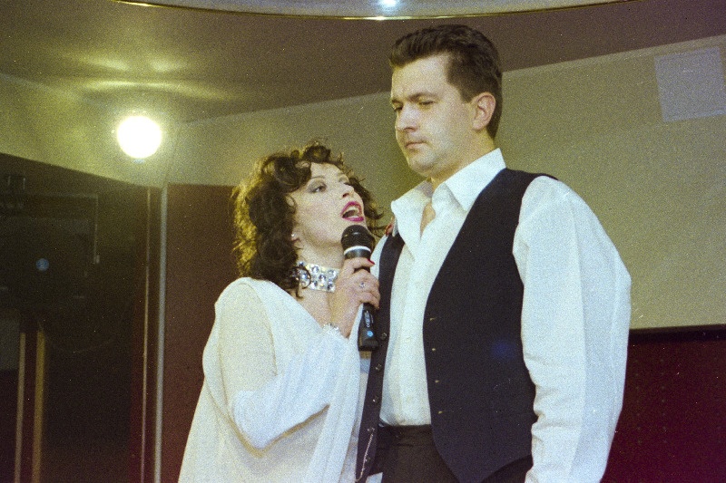 Lauljatar Siiri Sisask koos Saxappeal Bandiga kontserdil Murru vanglas.