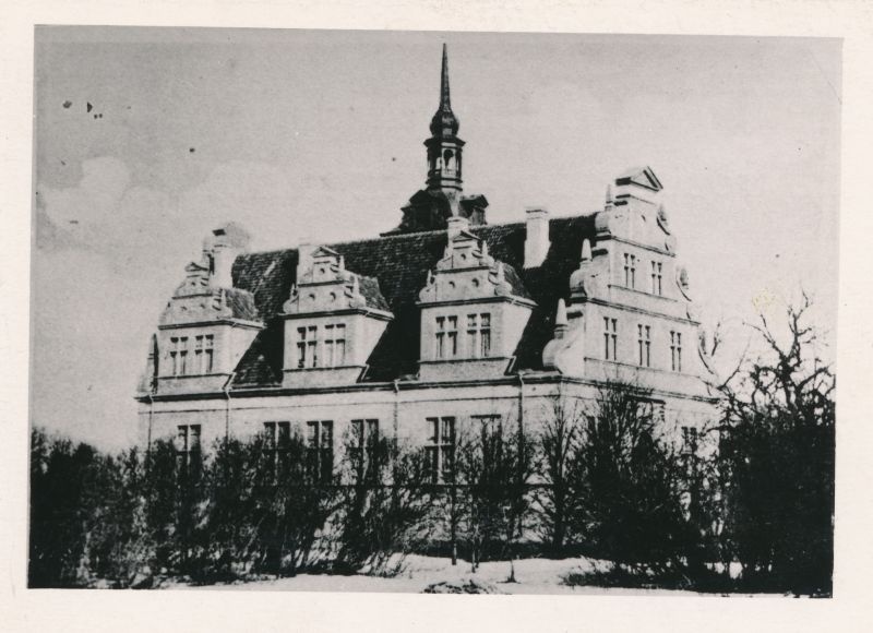 Photo. Ungru Castle near Haapsalu. Built by County Evald Ungern-Sternberg. Photo ca XX saj. Start. 1963. Ü. p. post. M. Arro.