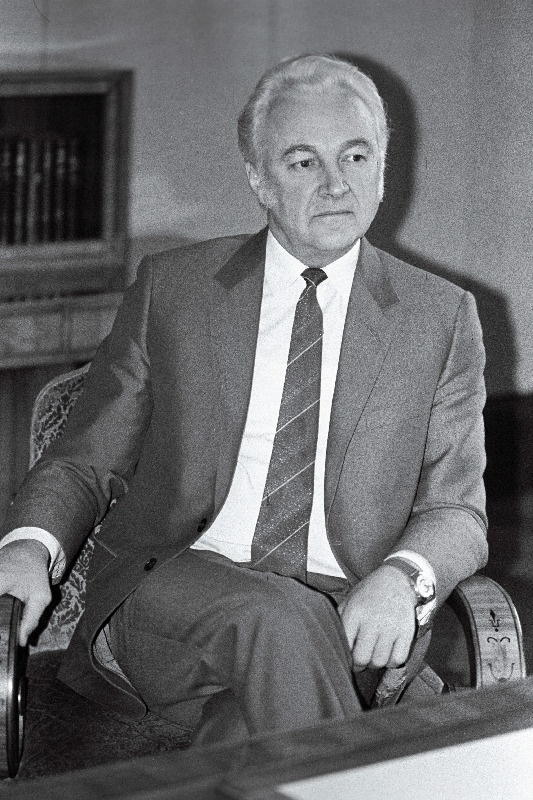 Arnold Rüütel oma kabinetis.