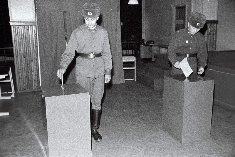 Valimised sõjaväeosas.